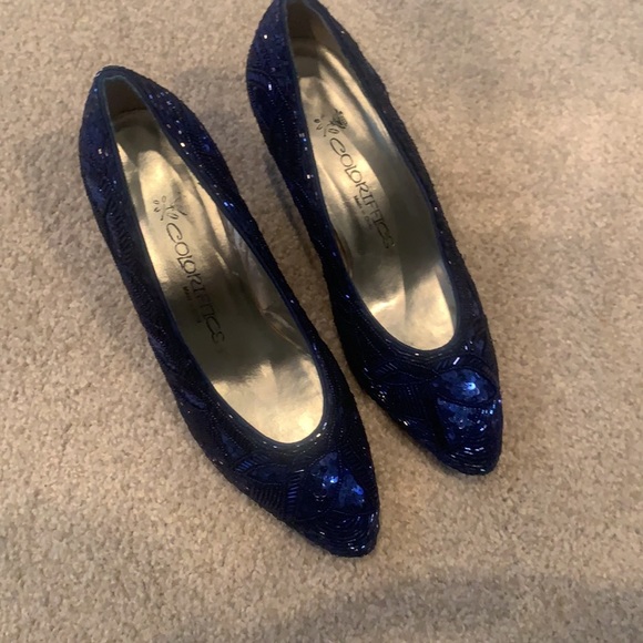 Beaded calorific pumps, size 6.5.  Beautiful beading.  Like new condition. - Picture 2 of 4